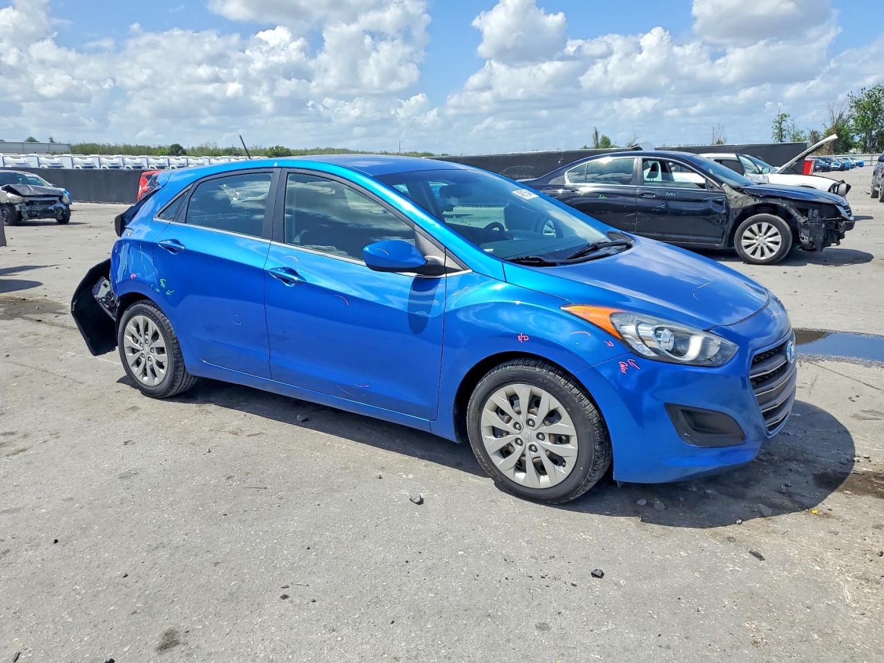 2017 HYUNDAI ELANTRA GT BASE photo 10