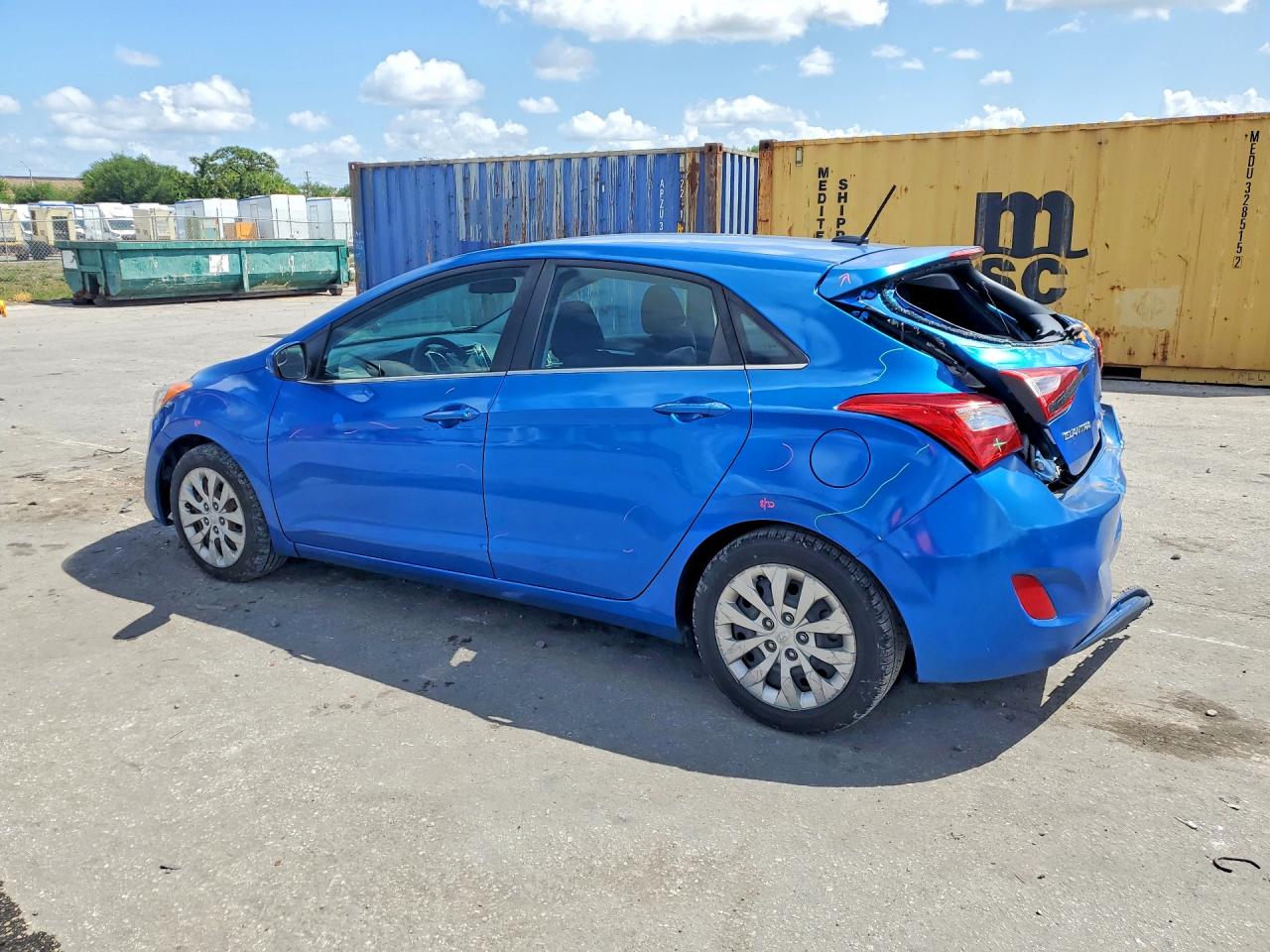 2017 HYUNDAI ELANTRA GT BASE photo 4
