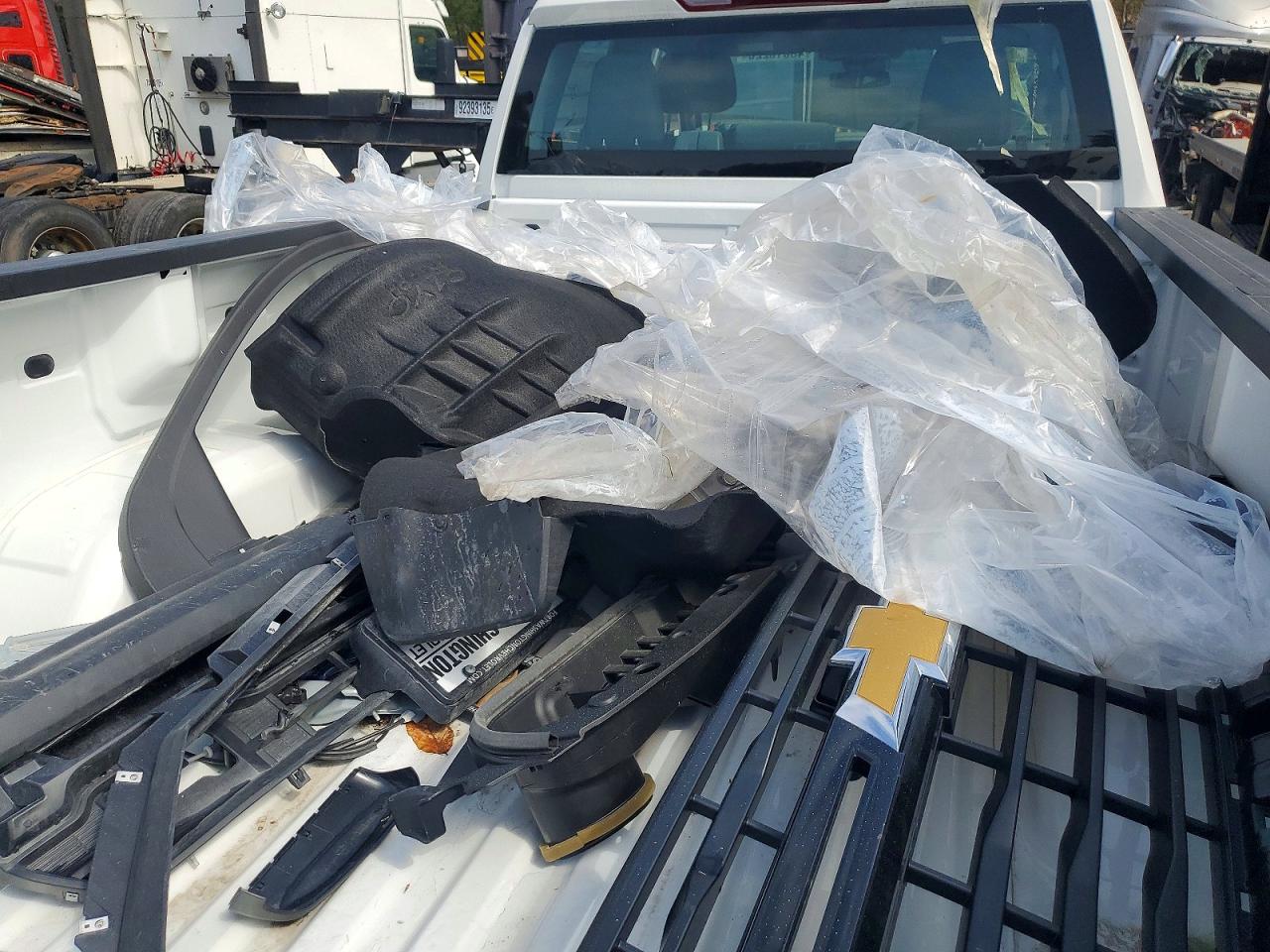 2024 CHEVROLET SILVERADO C2500 HEAVY DUTY photo 19
