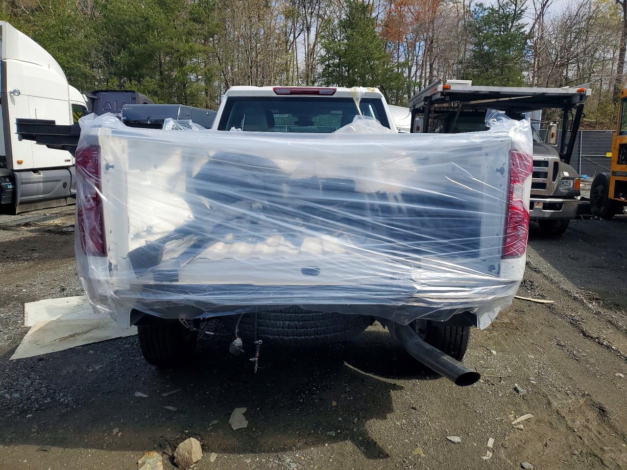 2024 CHEVROLET SILVERADO C2500 HEAVY DUTY photo 11