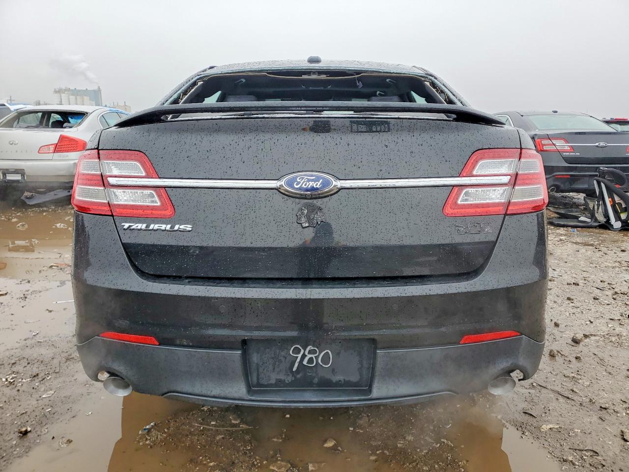 2015 FORD TAURUS SHO photo 16