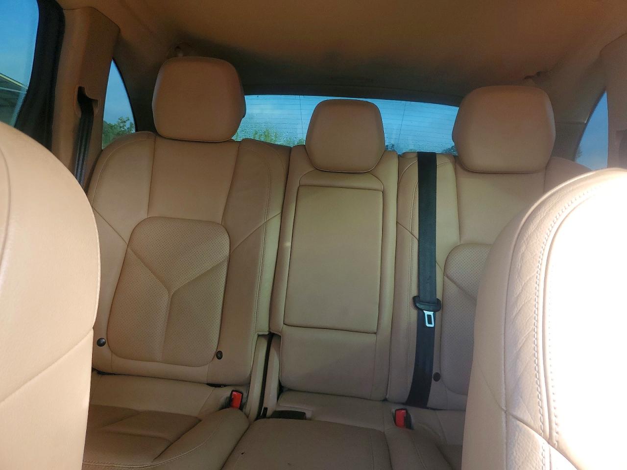2011 PORSCHE CAYENNE S photo 28