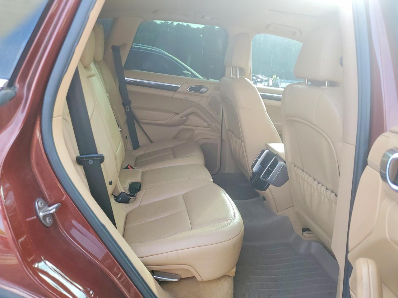 2011 PORSCHE CAYENNE S photo 31