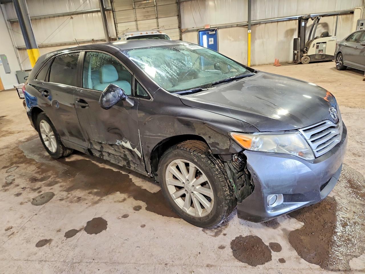 2012 TOYOTA VENZA LE photo 10