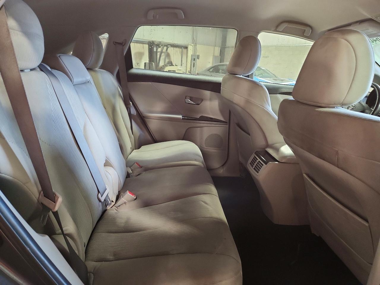 2012 TOYOTA VENZA LE photo 31