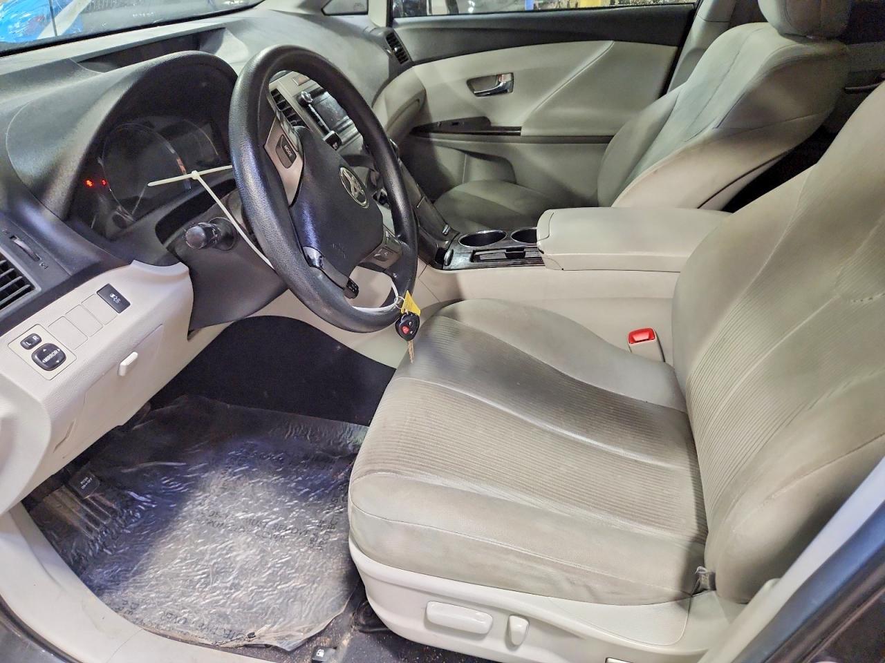 2012 TOYOTA VENZA LE photo 19