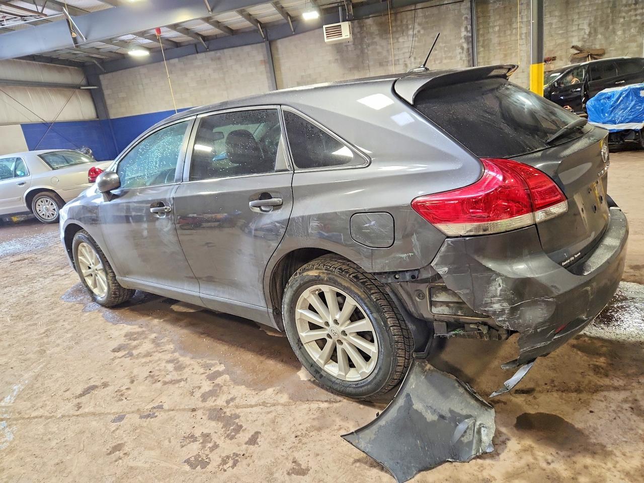 2012 TOYOTA VENZA LE photo 4