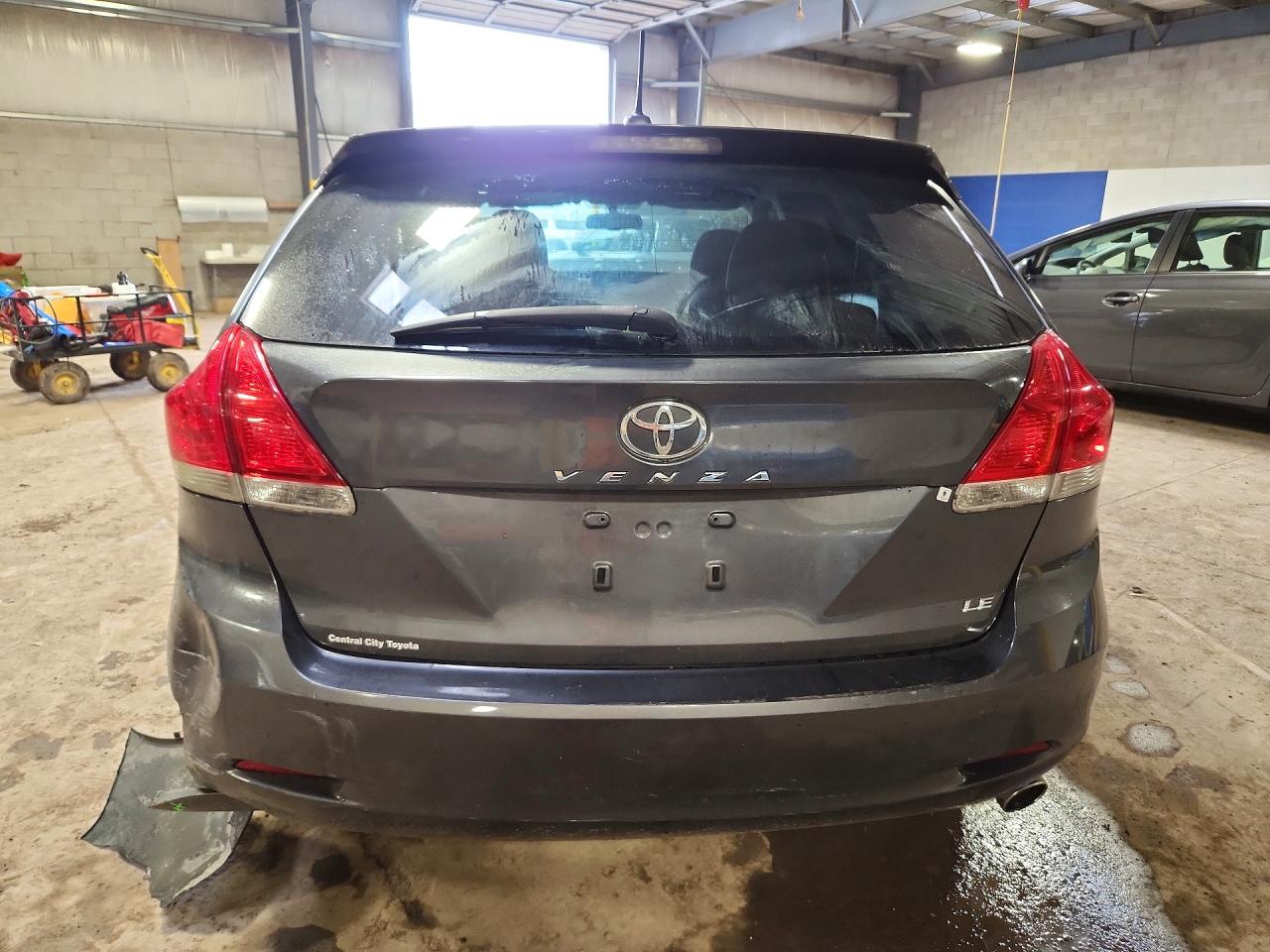 2012 TOYOTA VENZA LE photo 16