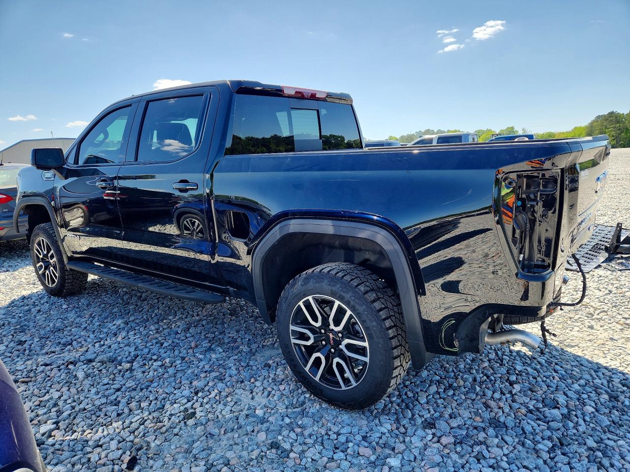 2025 GMC SIERRA K1500 AT4 photo 2
