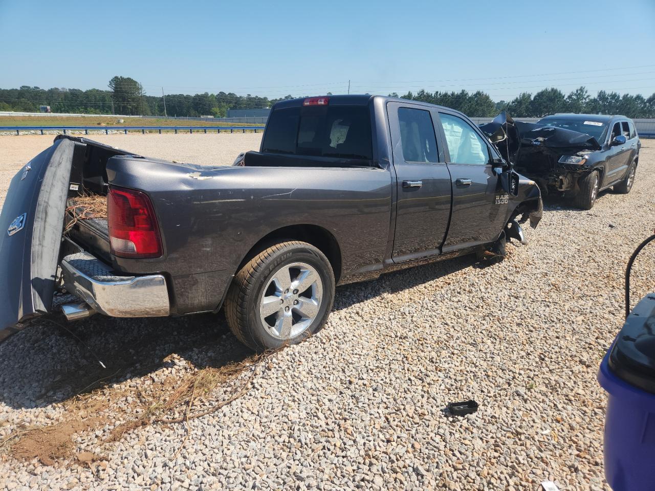2015 RAM 1500 SLT photo 5