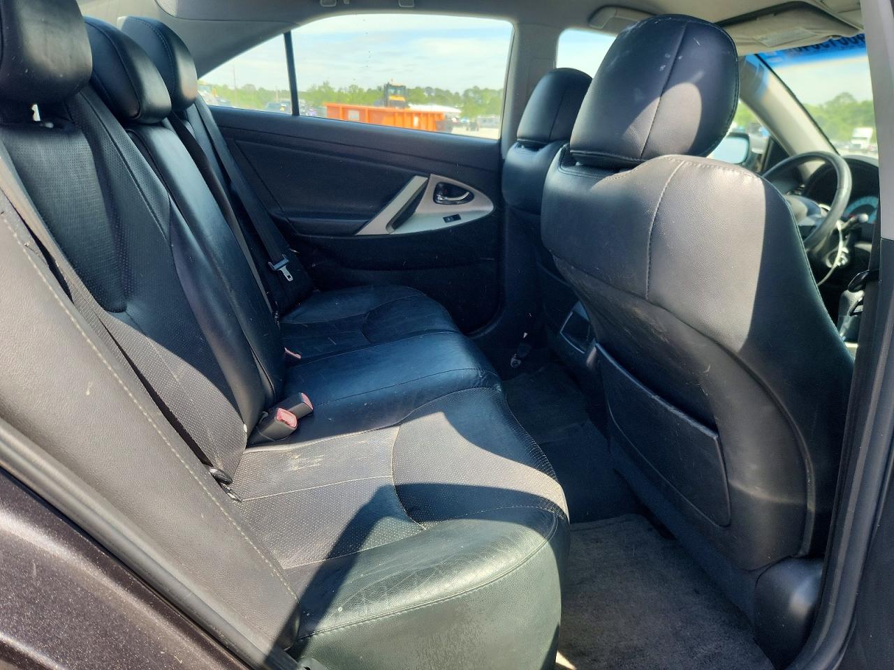 2011 TOYOTA CAMRY SE photo 19