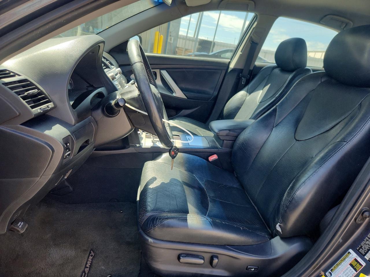 2011 TOYOTA CAMRY SE photo 13