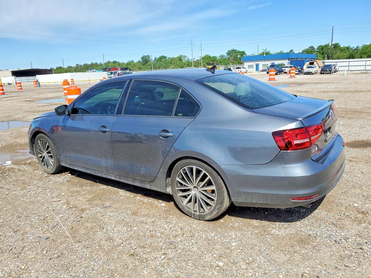 2015 VOLKSWAGEN JETTA SE photo 2