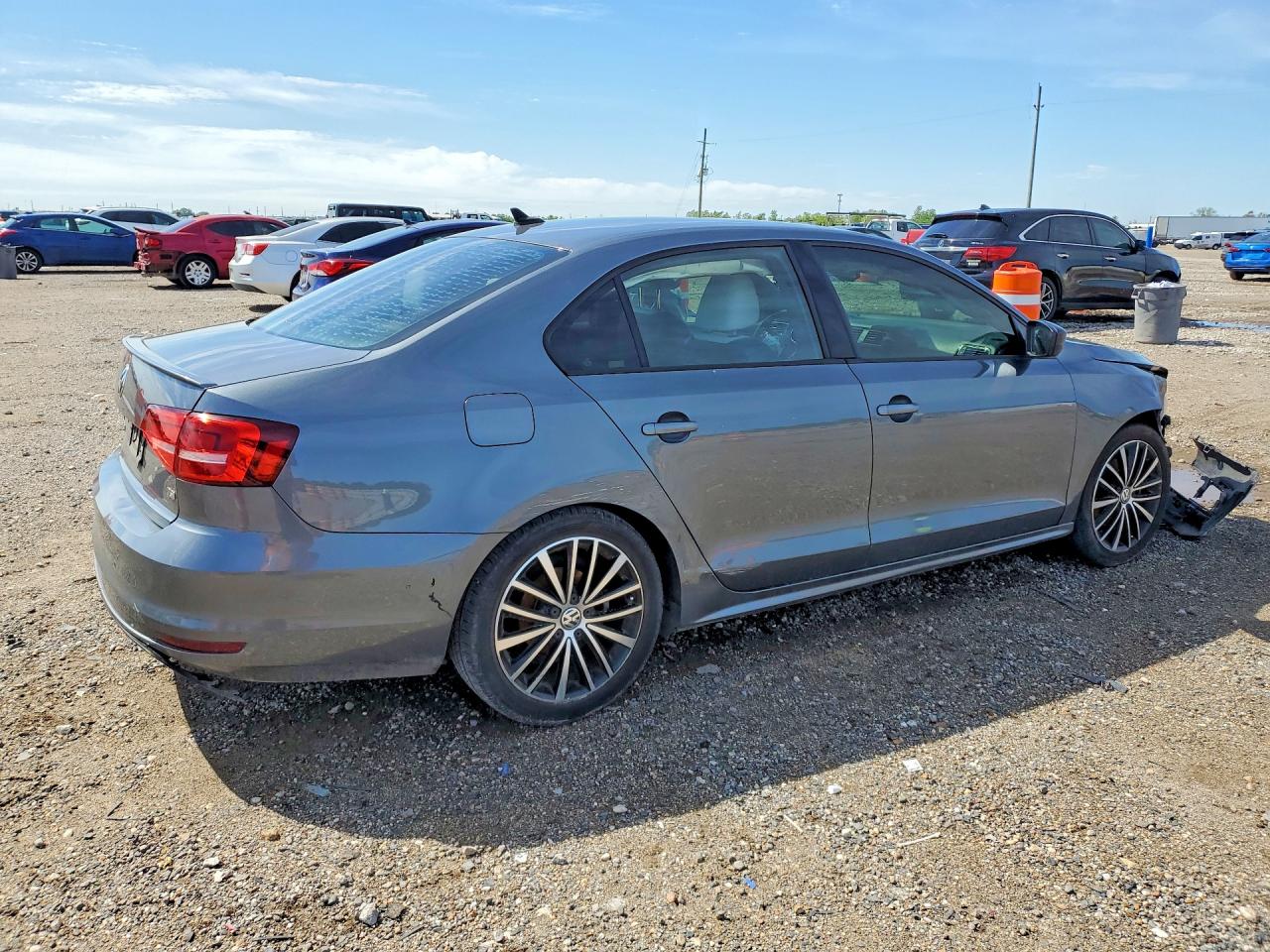 2015 VOLKSWAGEN JETTA SE photo 3
