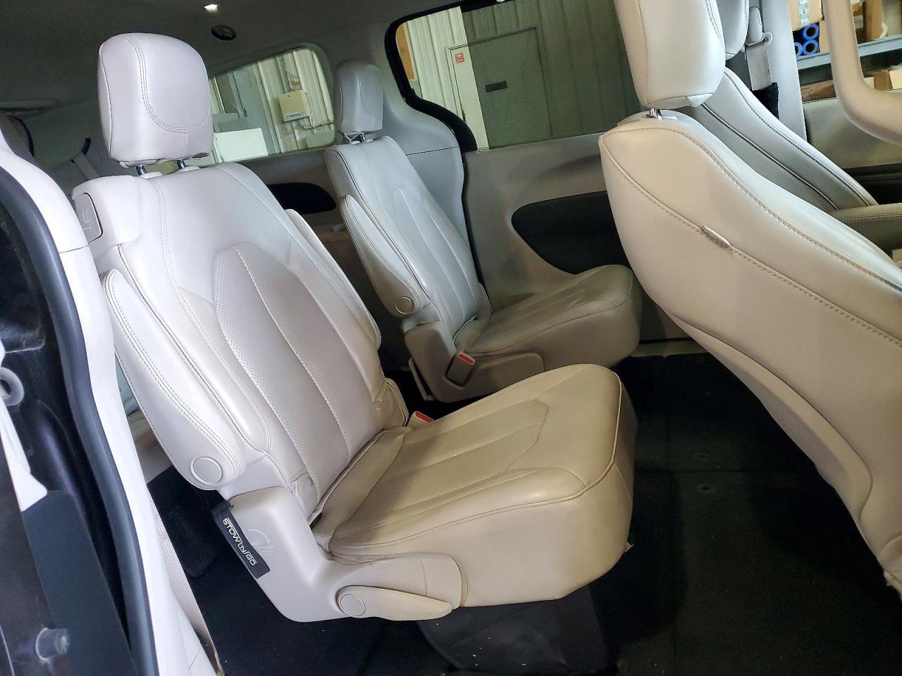 2021 CHRYSLER VOYAGER LXI photo 11
