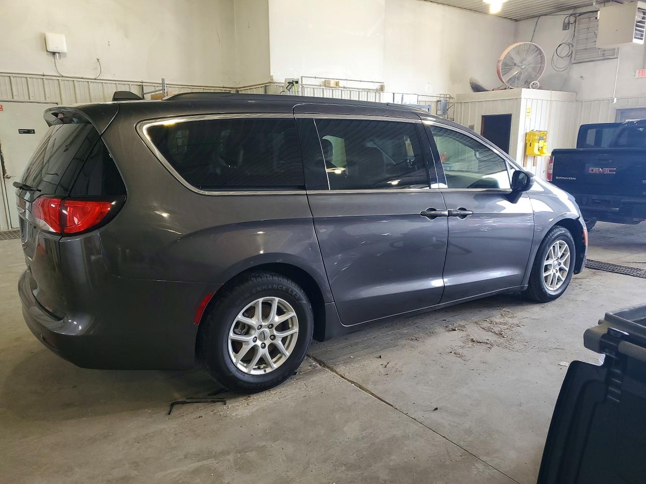 2021 CHRYSLER VOYAGER LXI photo 3