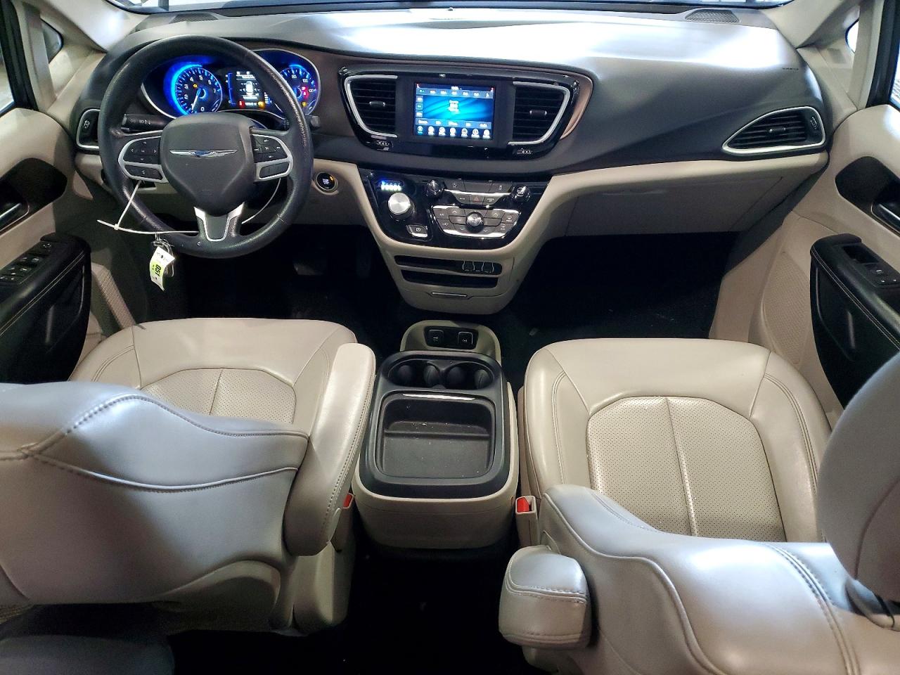 2021 CHRYSLER VOYAGER LXI photo 8