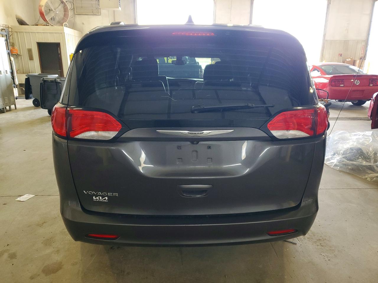 2021 CHRYSLER VOYAGER LXI photo 6