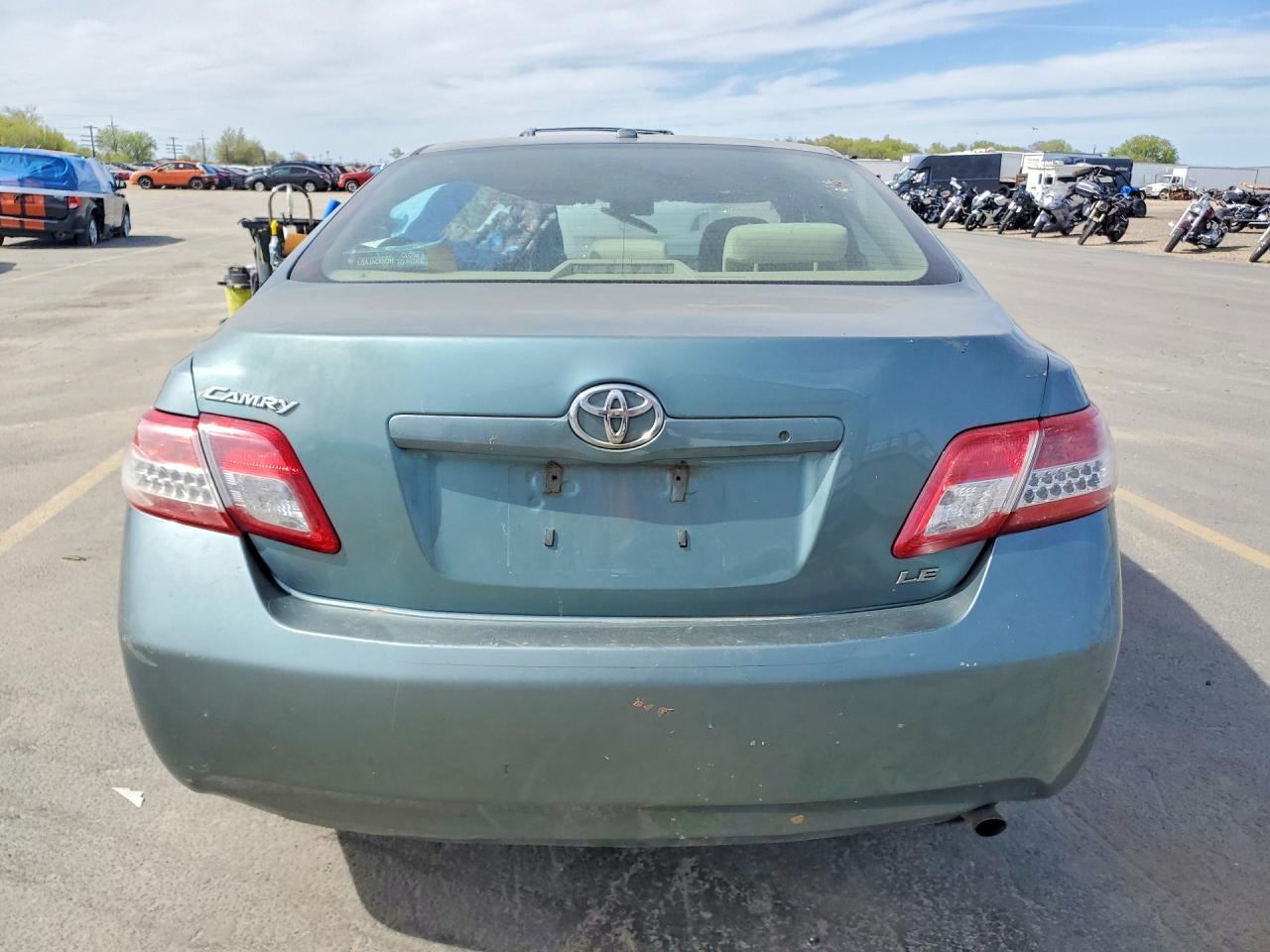 2010 TOYOTA CAMRY LE photo 6