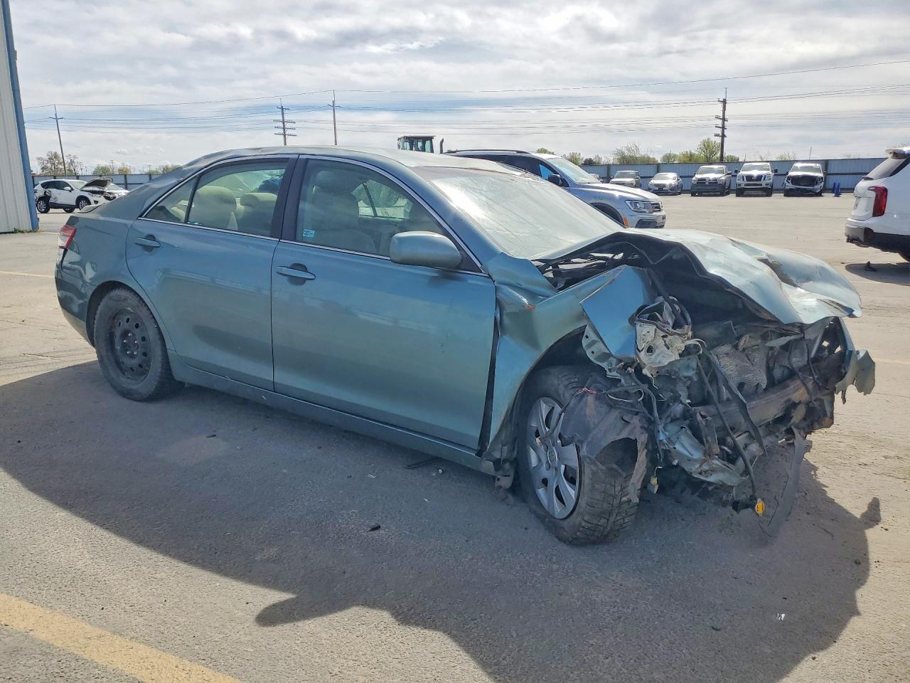 2010 TOYOTA CAMRY LE photo 4