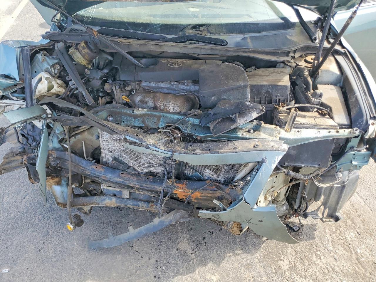 2010 TOYOTA CAMRY LE photo 11