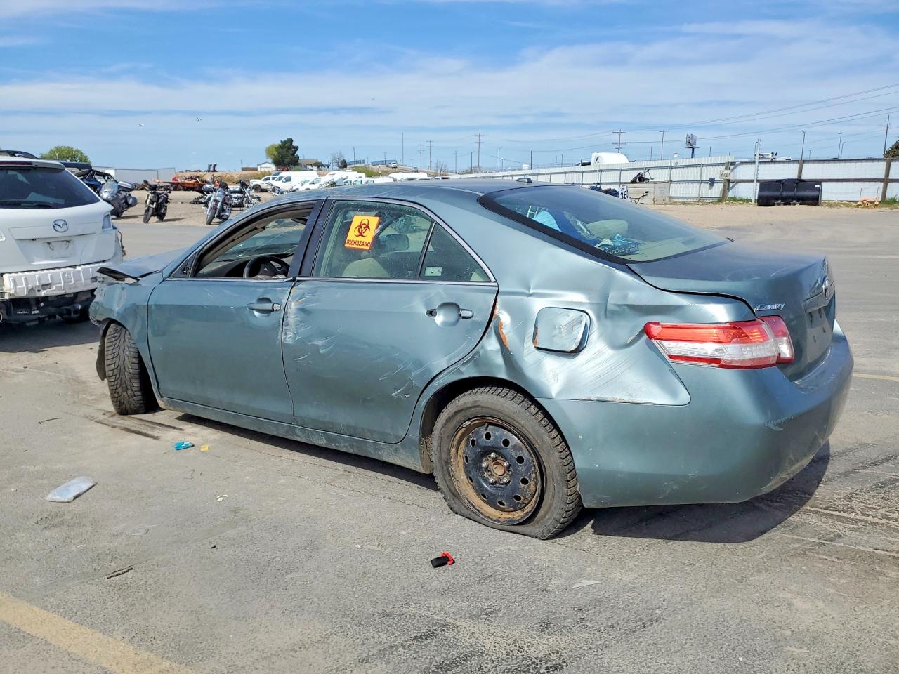 2010 TOYOTA CAMRY LE photo 2