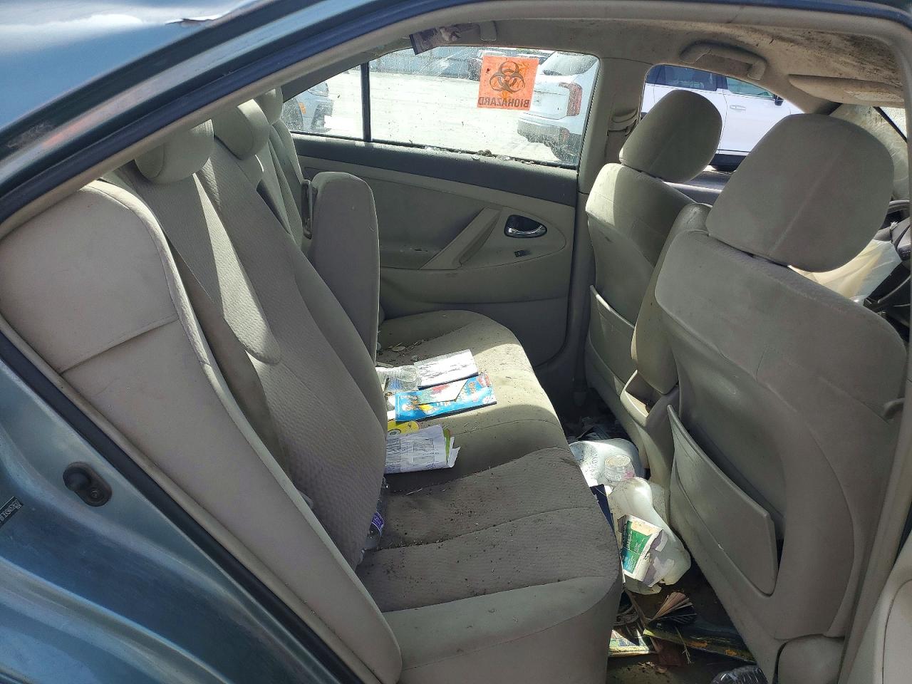 2010 TOYOTA CAMRY LE photo 10