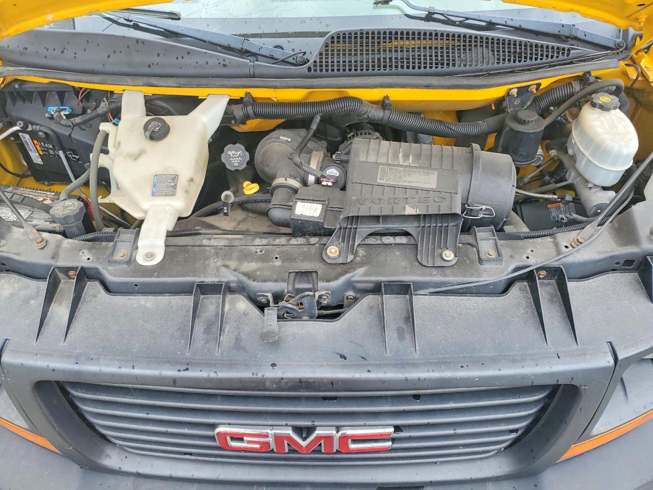 2012 GMC SAVANA BOX TRUCK photo 34