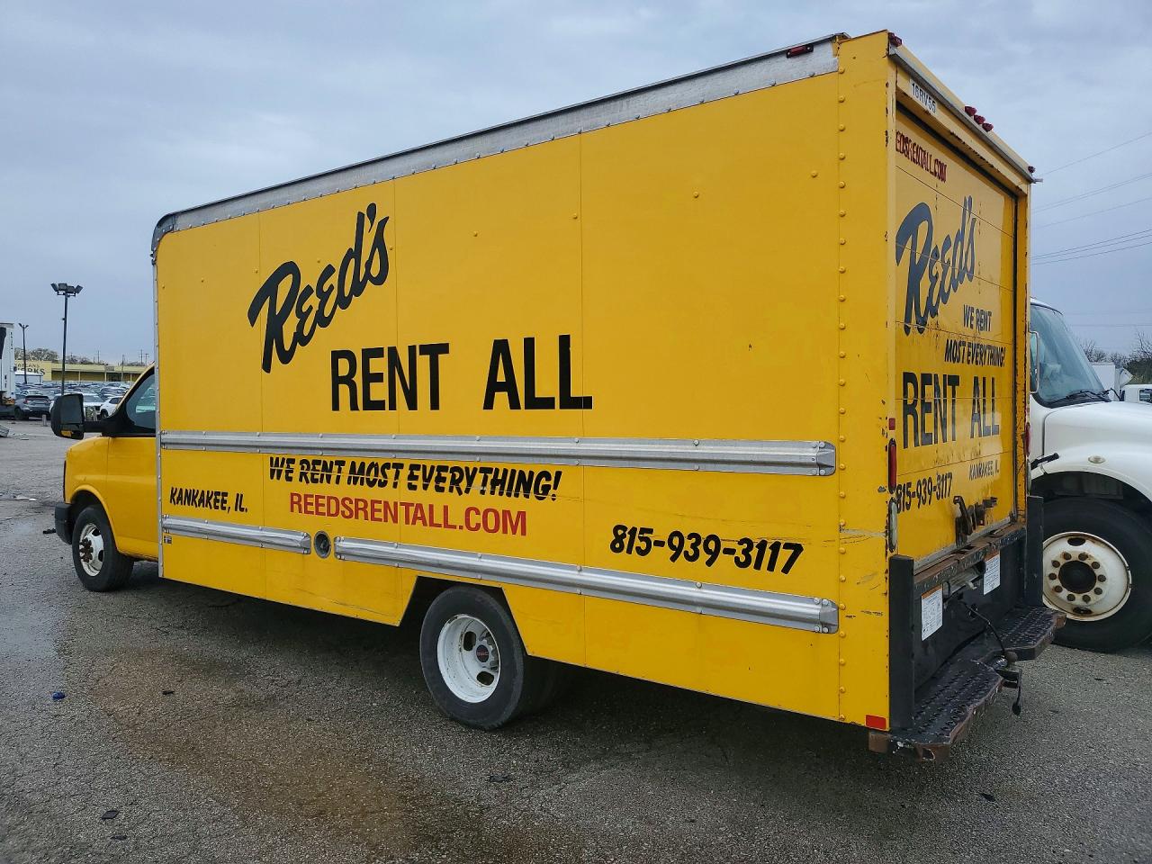 2012 GMC SAVANA BOX TRUCK photo 4