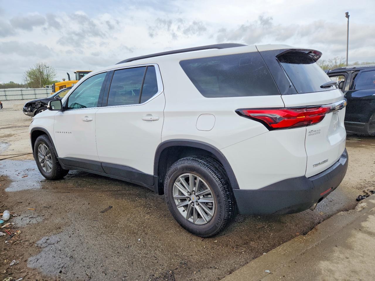 2023 CHEVROLET TRAVERSE LT photo 4