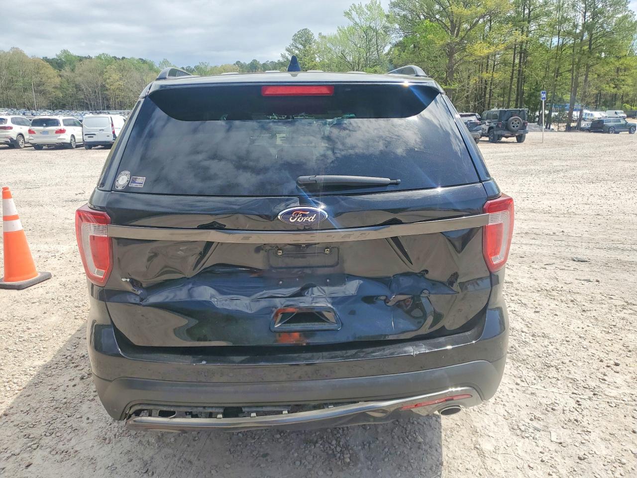 2017 FORD EXPLORER XLT photo 11