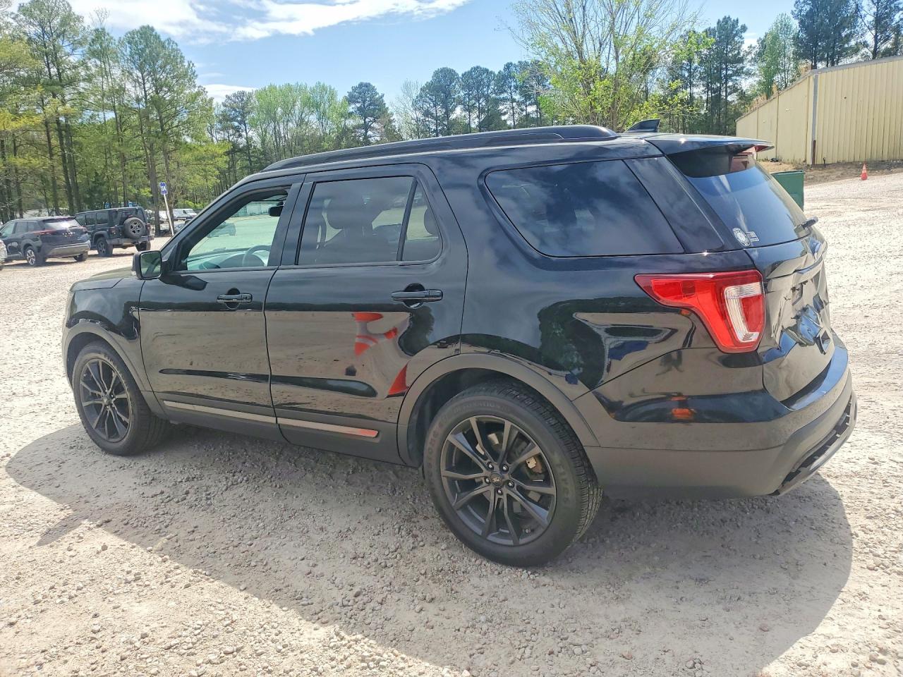 2017 FORD EXPLORER XLT photo 3