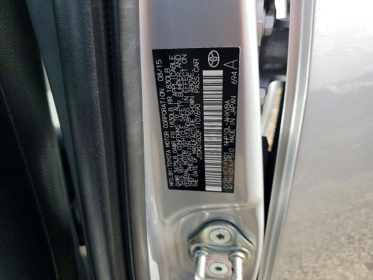 2015 TOYOTA PRIUS C TWO photo 34