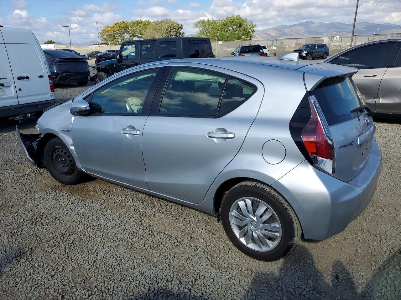 2015 TOYOTA PRIUS C TWO photo 4