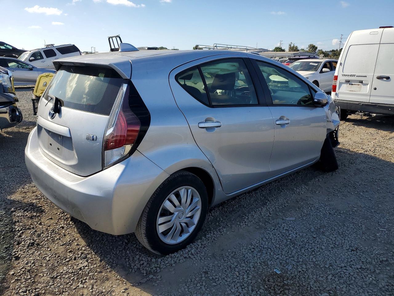 2015 TOYOTA PRIUS C TWO photo 7