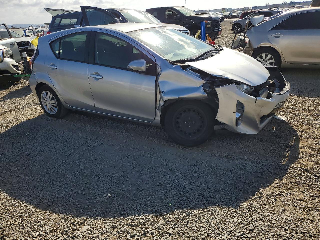 2015 TOYOTA PRIUS C TWO photo 10
