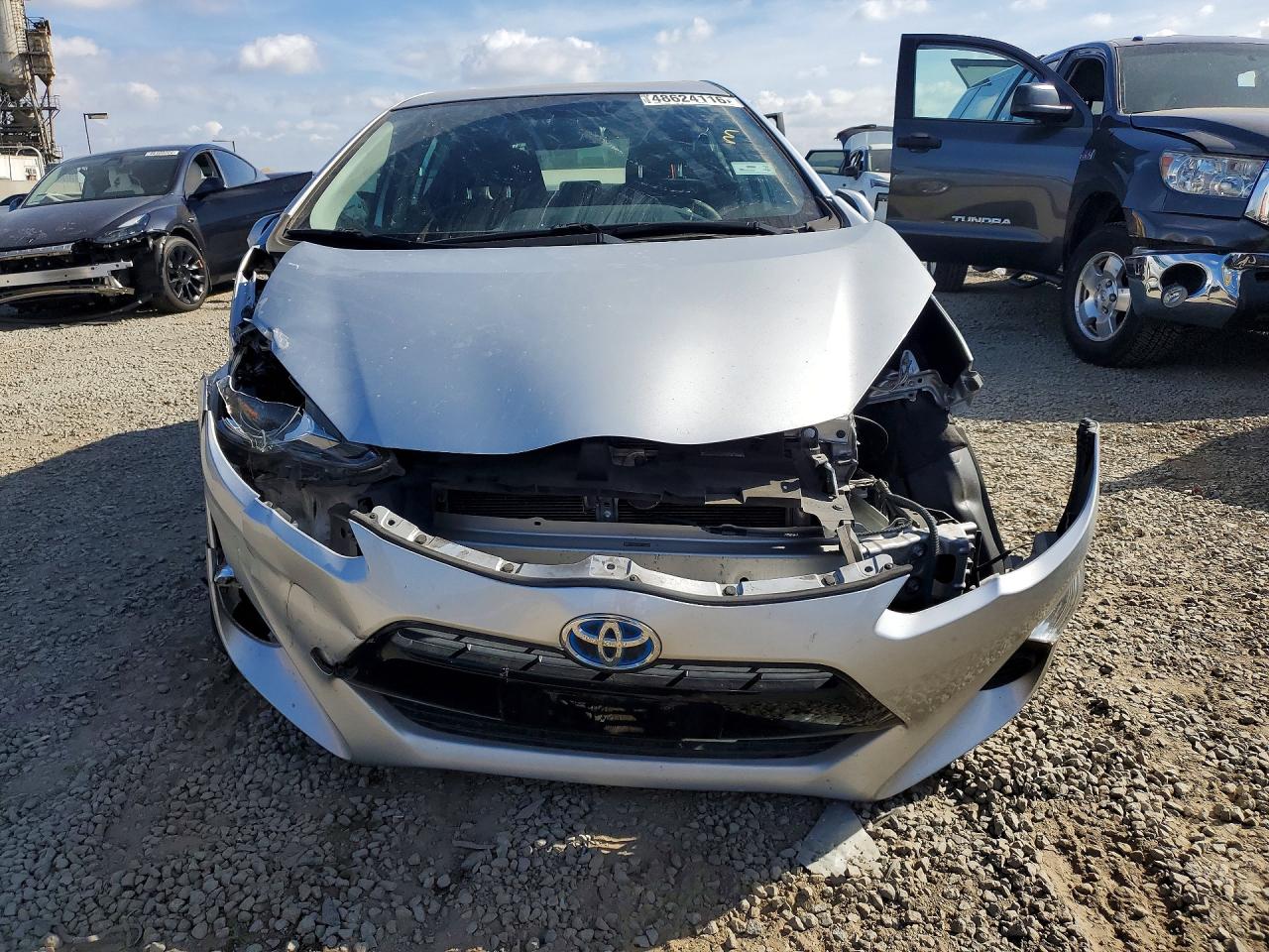 2015 TOYOTA PRIUS C TWO photo 13