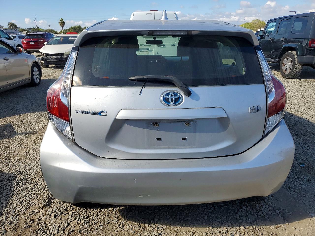 2015 TOYOTA PRIUS C TWO photo 16