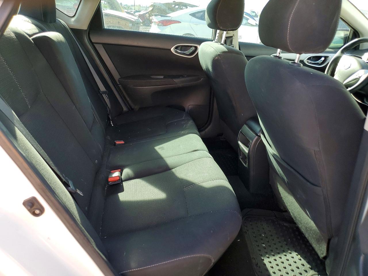 2015 NISSAN SENTRA S photo 28