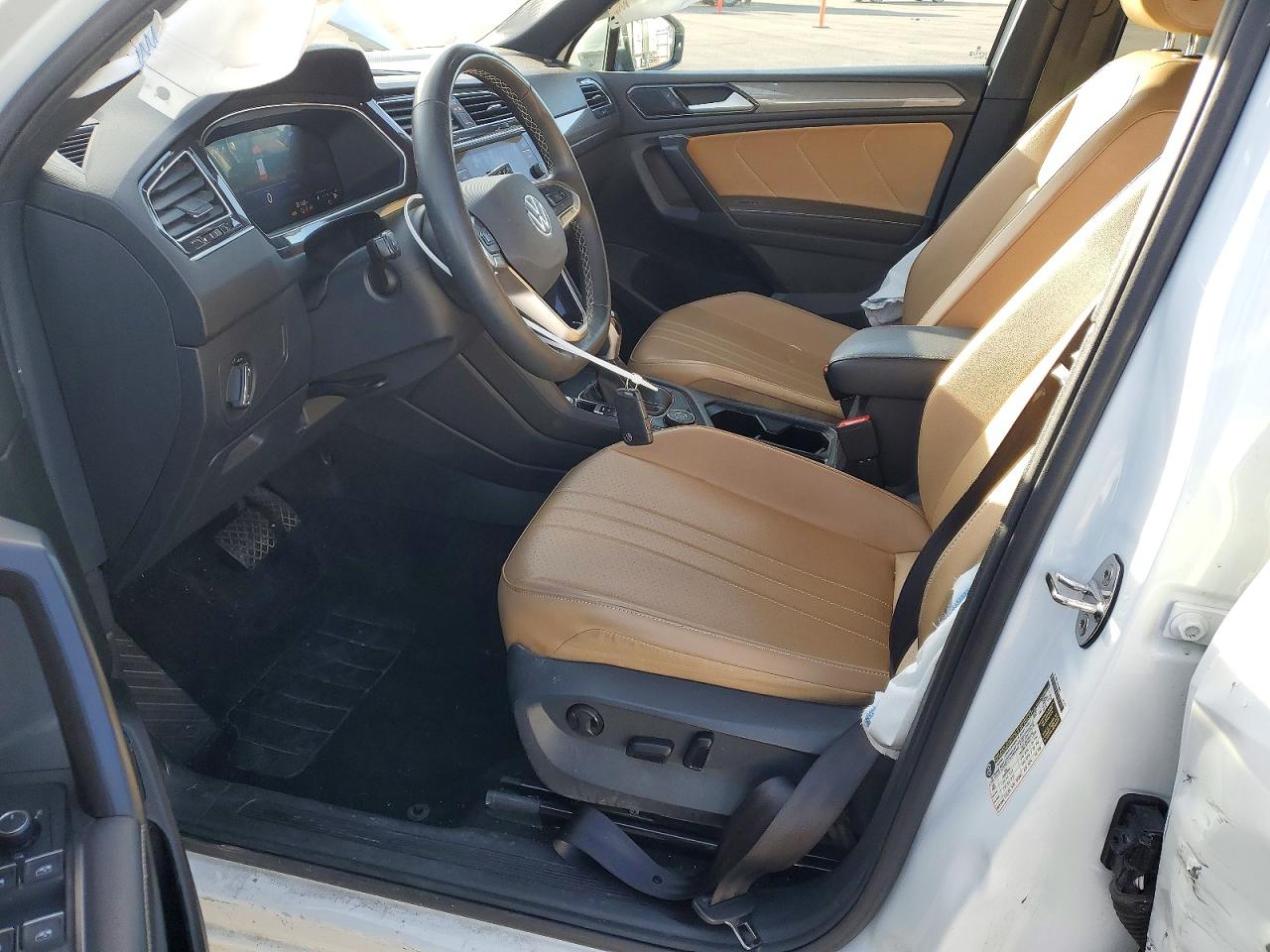 2024 VOLKSWAGEN TIGUAN SE photo 13