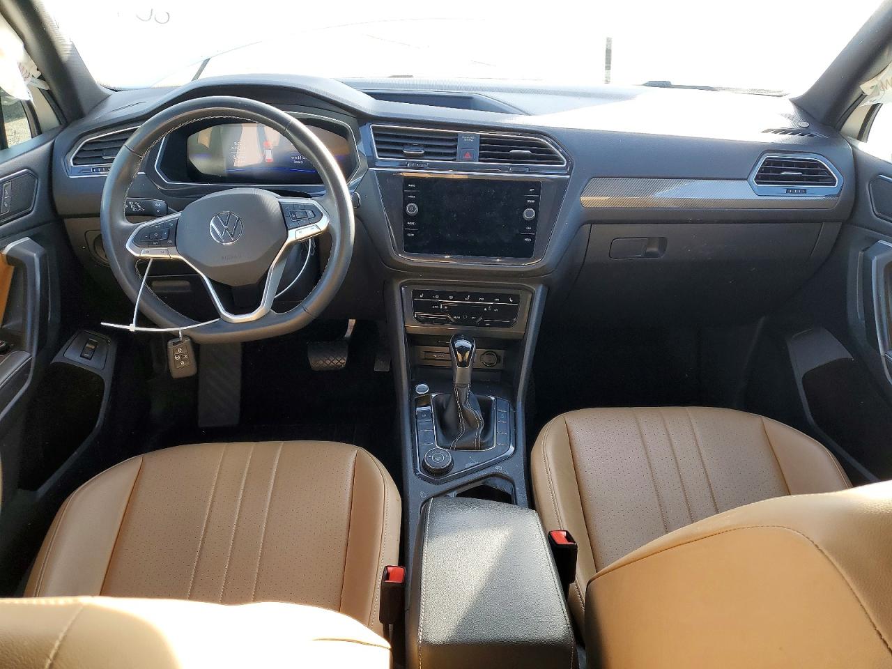 2024 VOLKSWAGEN TIGUAN SE photo 15