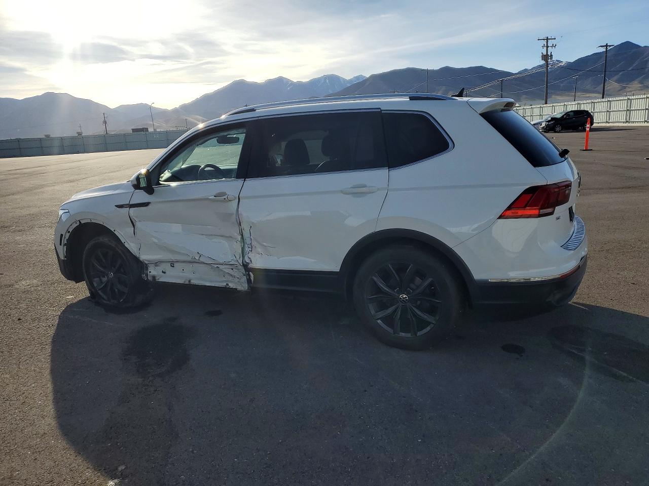 2024 VOLKSWAGEN TIGUAN SE photo 3