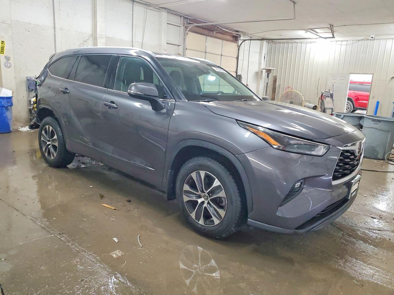 2022 TOYOTA HIGHLANDER XLE photo 7