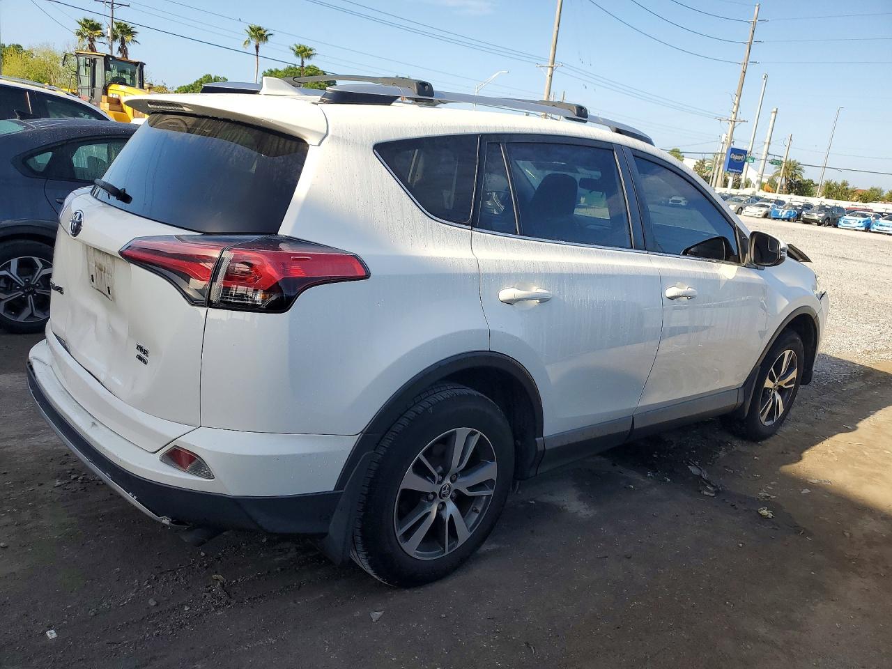 2016 TOYOTA RAV4 XLE photo 5