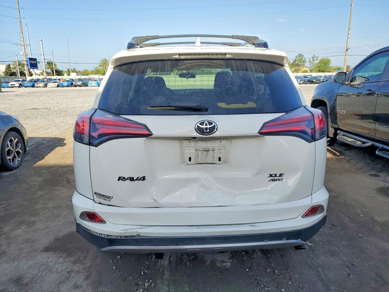 2016 TOYOTA RAV4 XLE photo 11