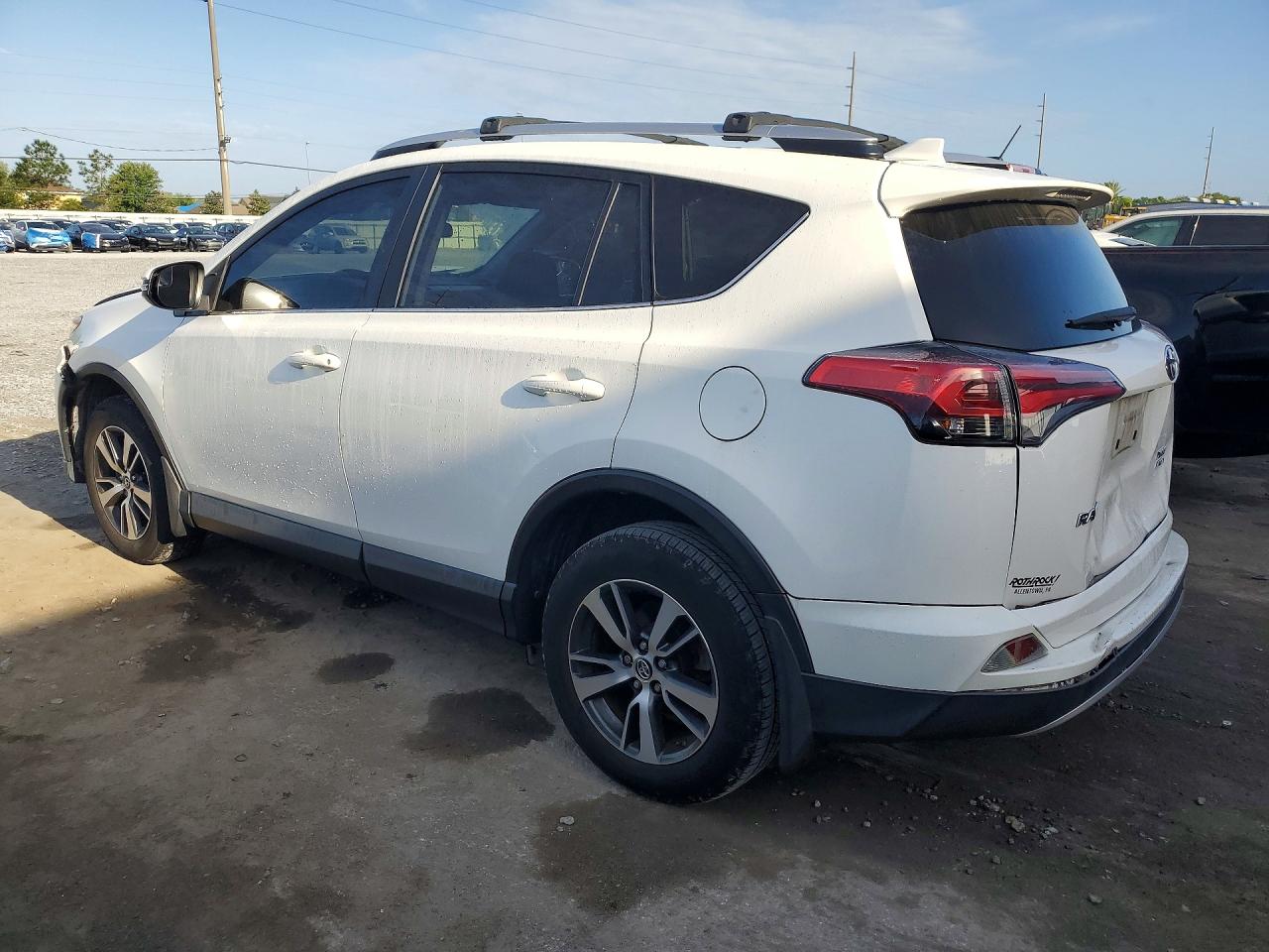 2016 TOYOTA RAV4 XLE photo 3