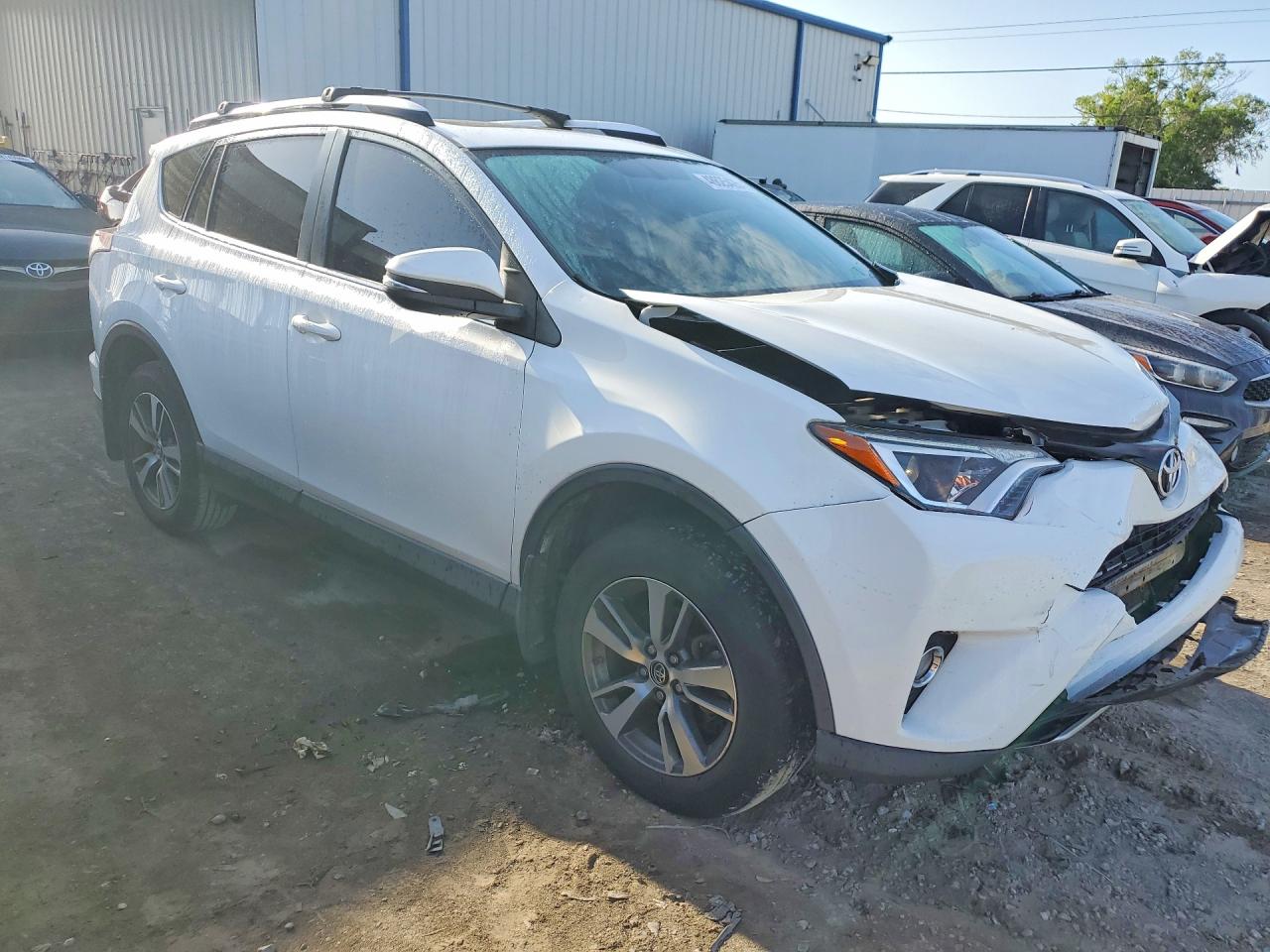 2016 TOYOTA RAV4 XLE photo 7