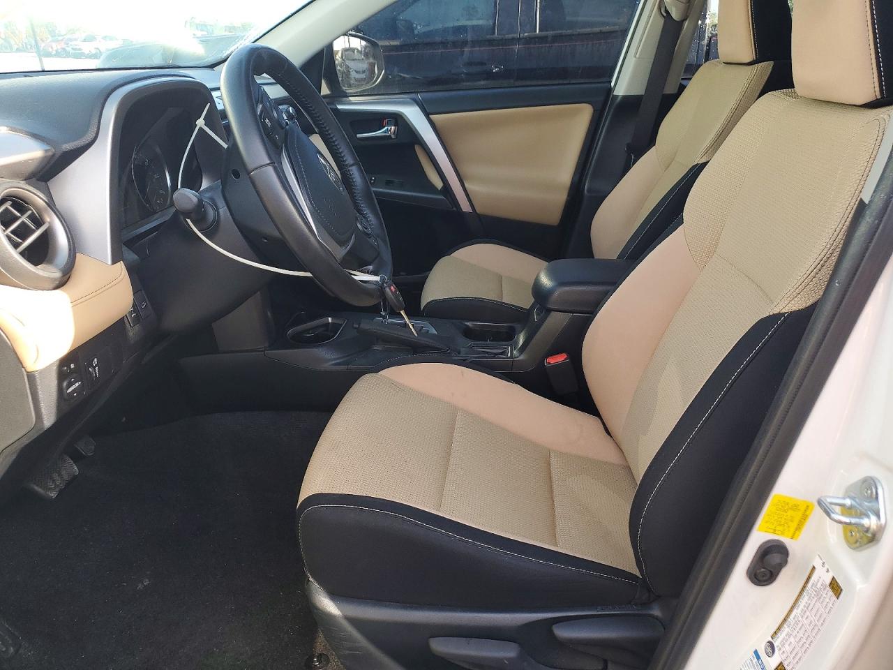 2016 TOYOTA RAV4 XLE photo 13