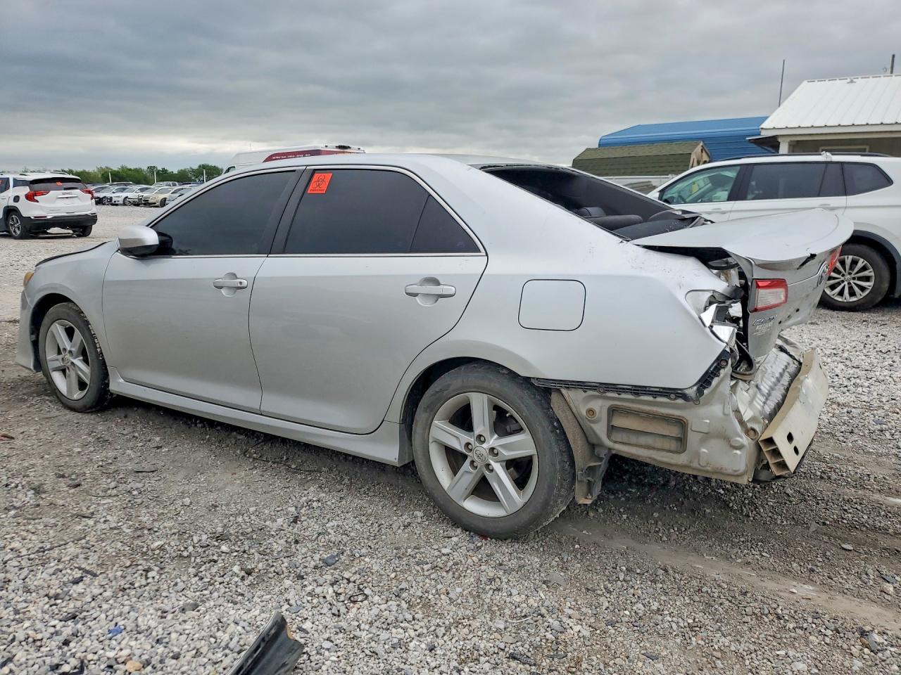 2012 TOYOTA CAMRY SE photo 4