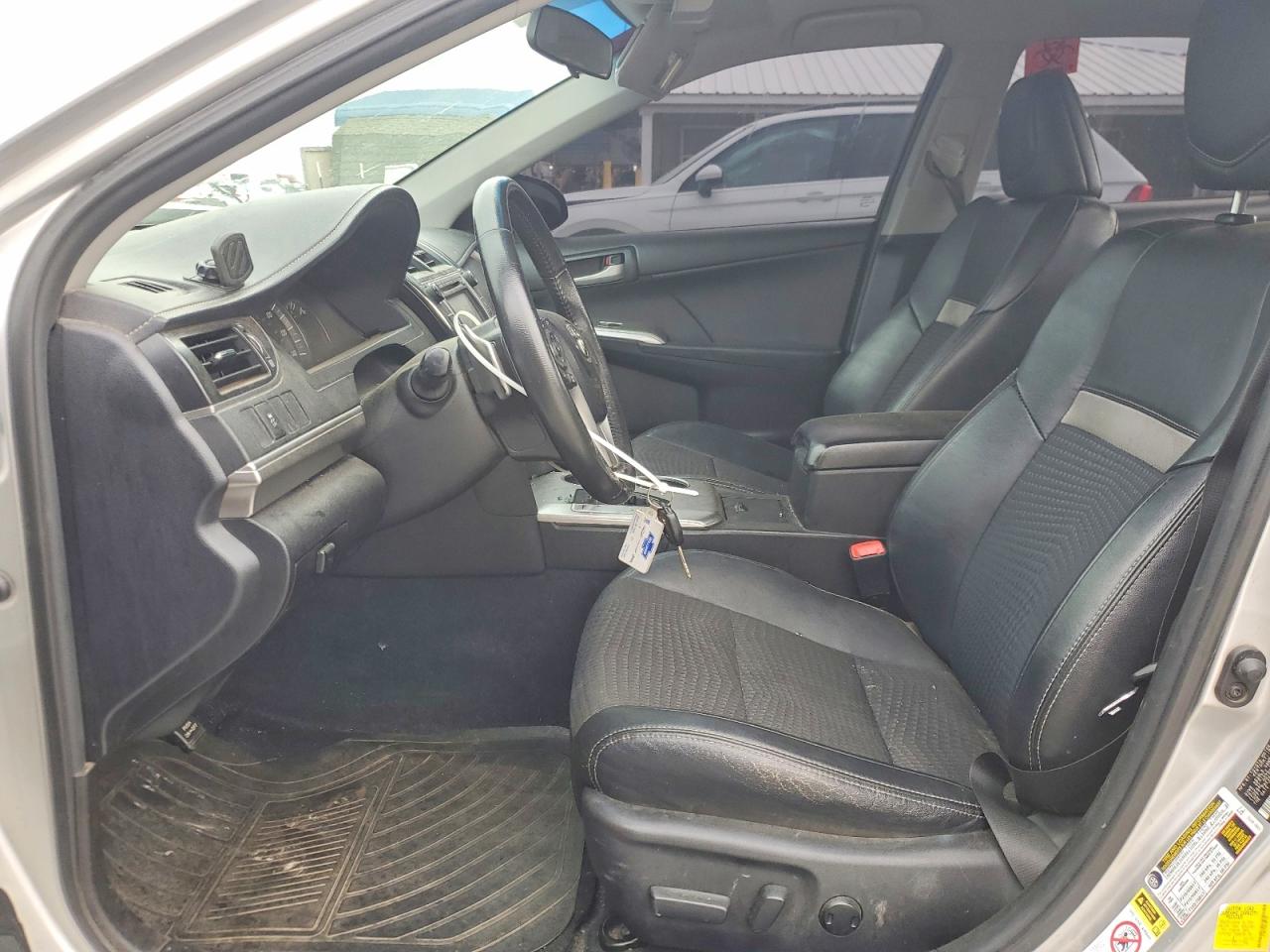 2012 TOYOTA CAMRY SE photo 19